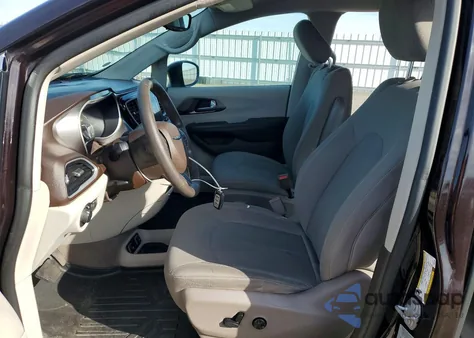 2017 Chrysler Pacifica Touring z USA, uszkodzony, nr VIN 2C4RC1DG2HR551883